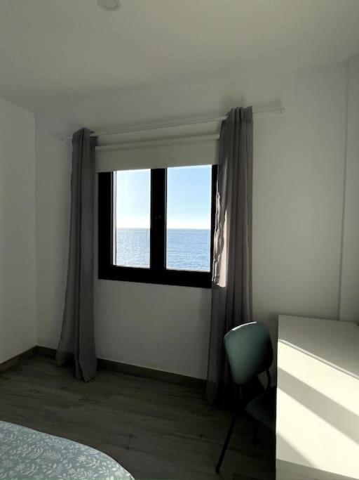 Moderno Frente Al Mar Apartment