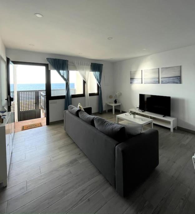Moderno Frente Al Mar Apartment