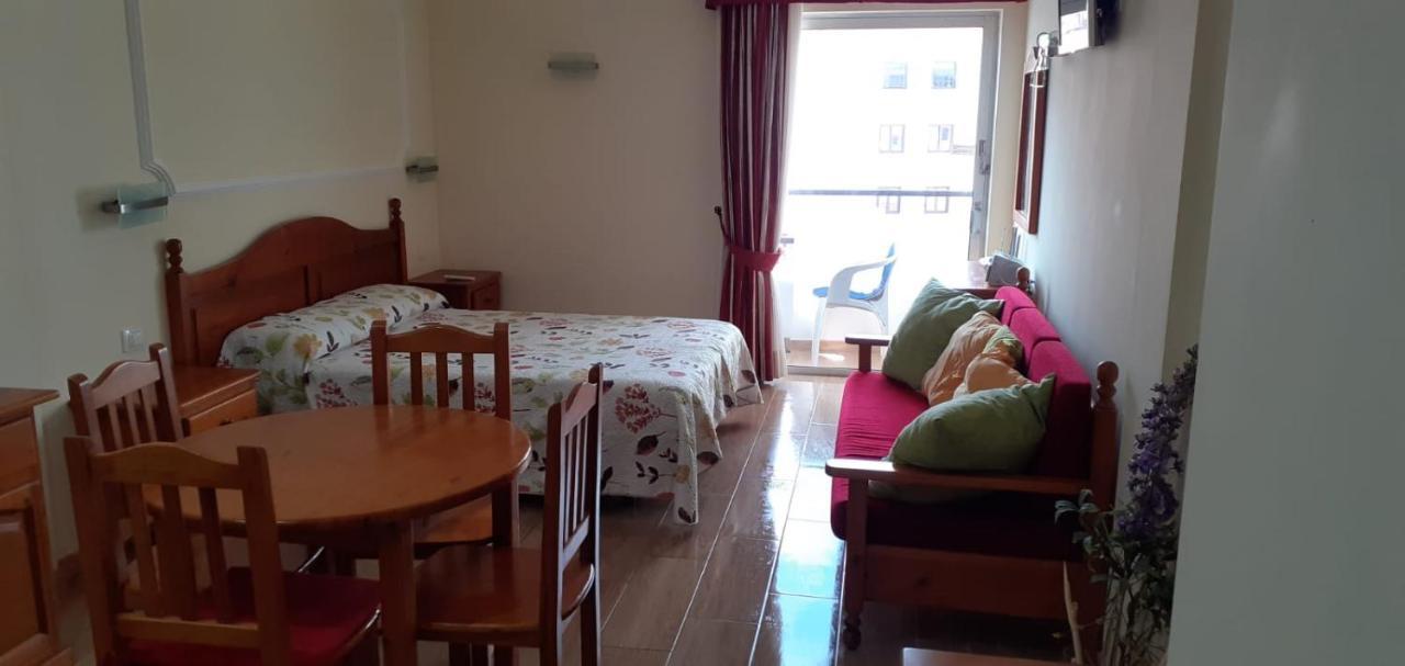 Toplage. Blick. Sauber. Guenstig. Pool. Gepflegt Appartement