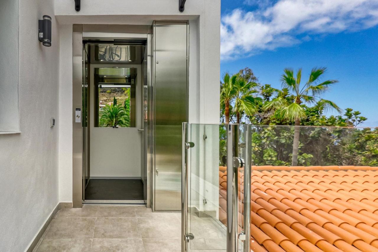 Modern With Elevator, Patio Kitchen, Loro Parque View & Heated Pool Daire *