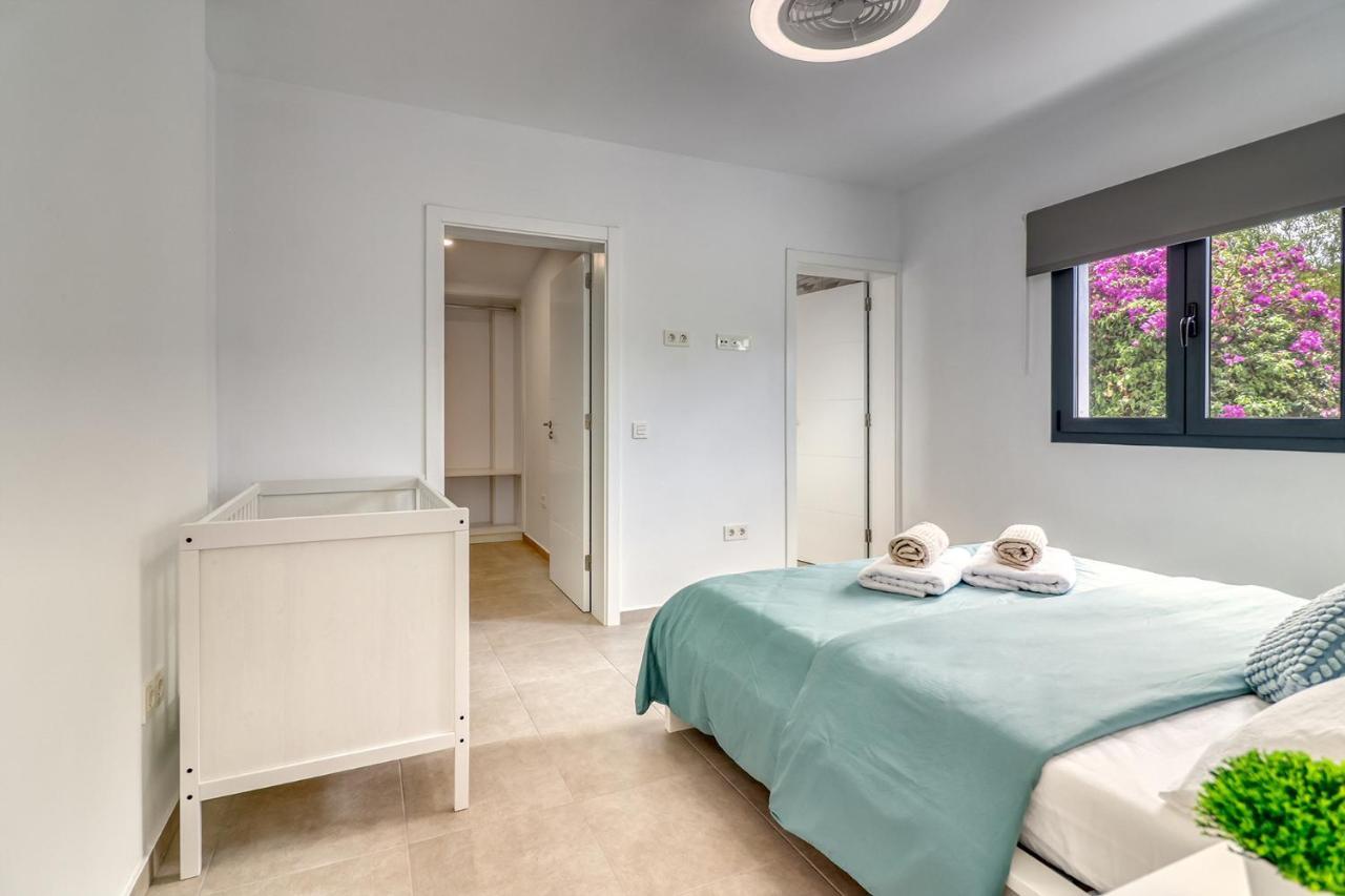 Modern With Elevator, Patio Kitchen, Loro Parque View & Heated Pool Daire