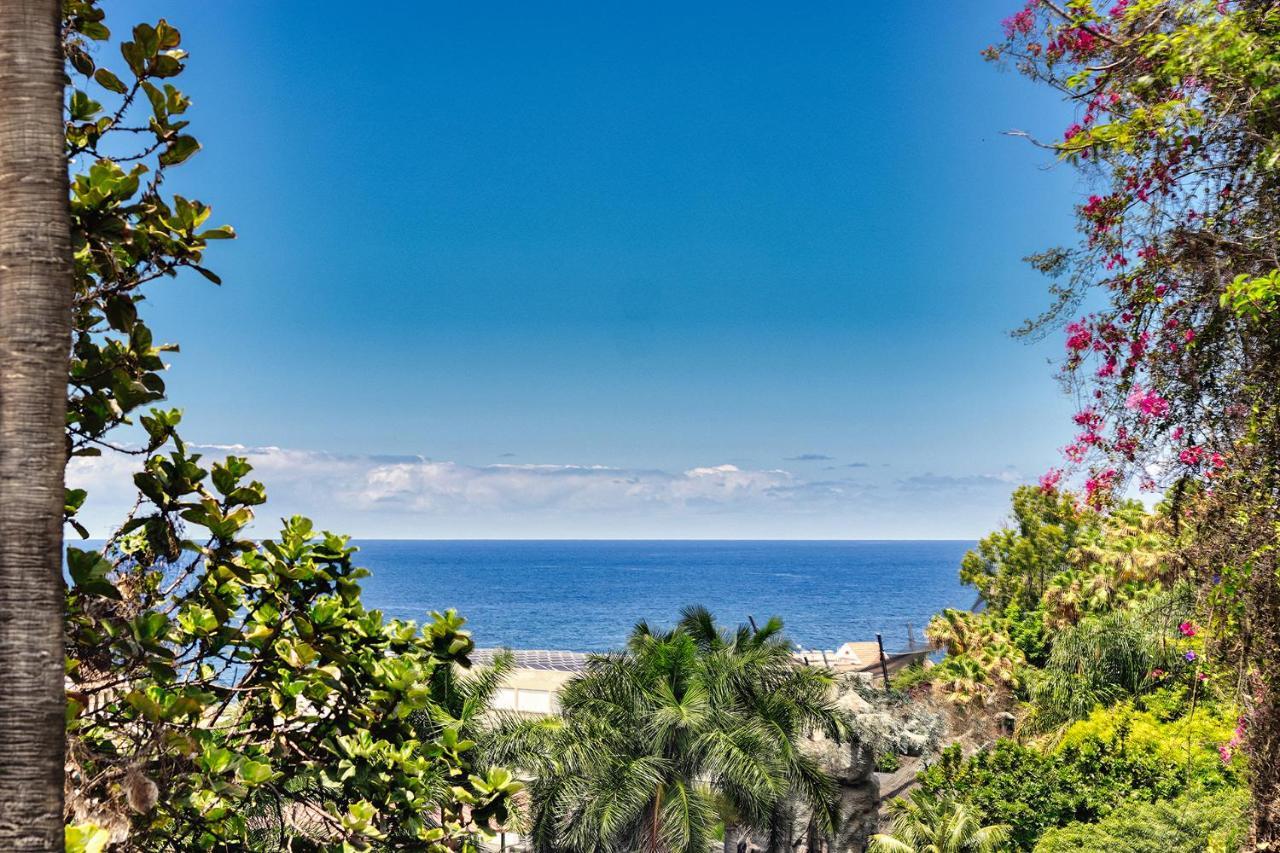 Modern With Elevator, Patio Kitchen, Loro Parque View & Heated Pool Daire