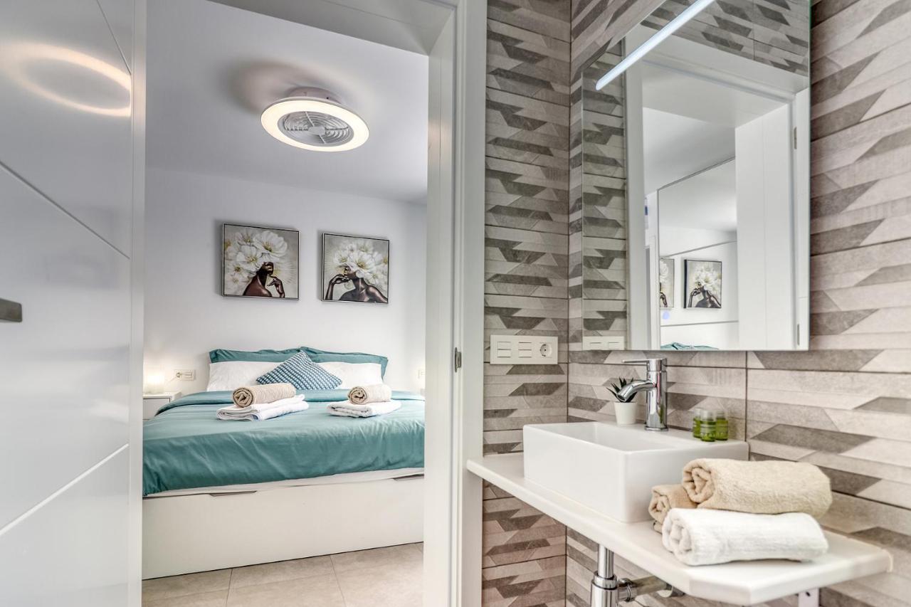 Modern With Elevator, Patio Kitchen, Loro Parque View & Heated Pool Daire