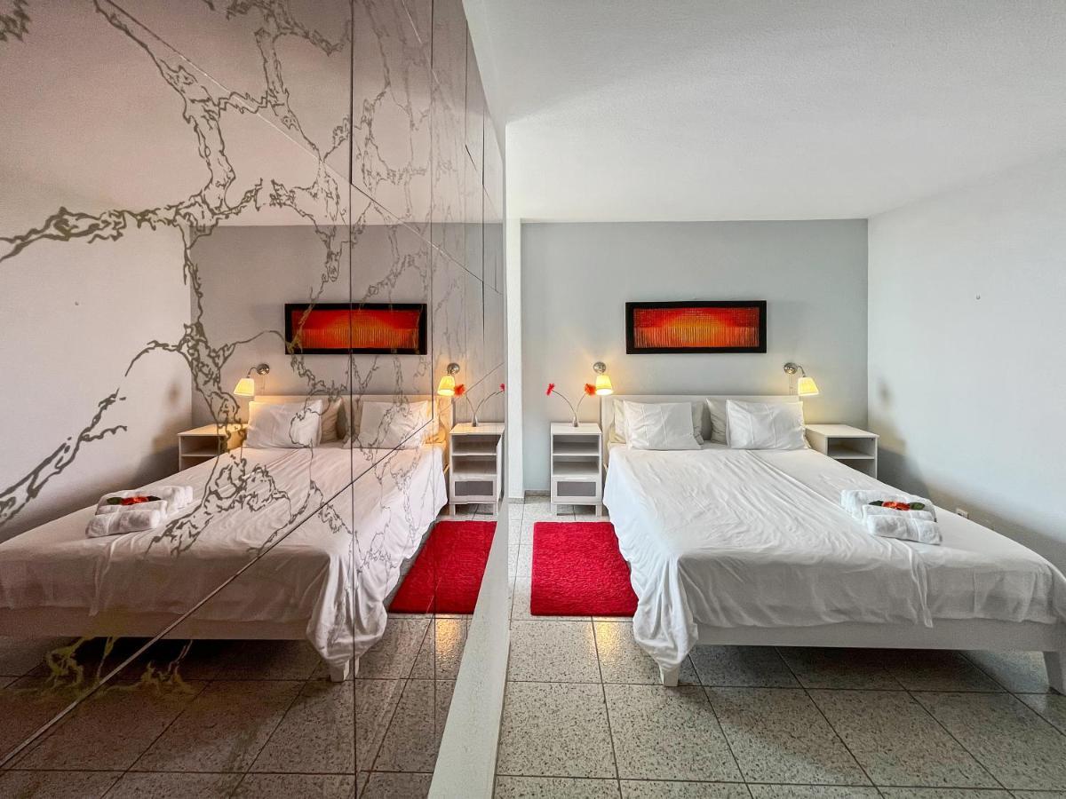 Huoneisto Large Penthouse With Sunny Terrace *