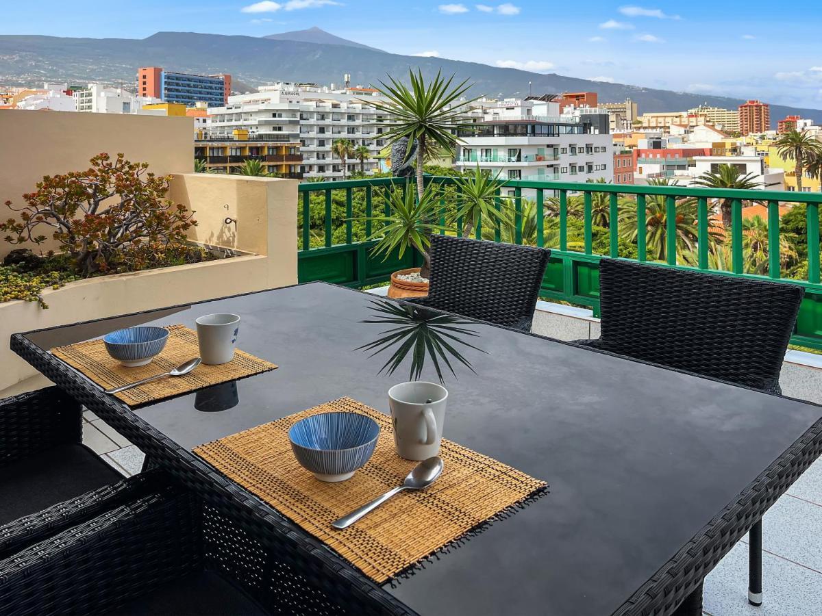 Huoneisto Large Penthouse With Sunny Terrace