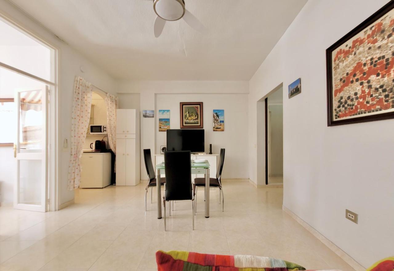 Among Plazas Apartment *