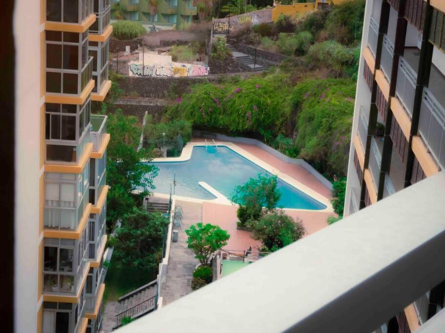 En Apartment *