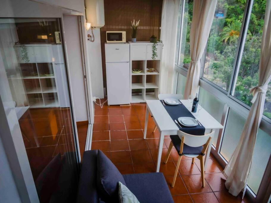En Apartment *