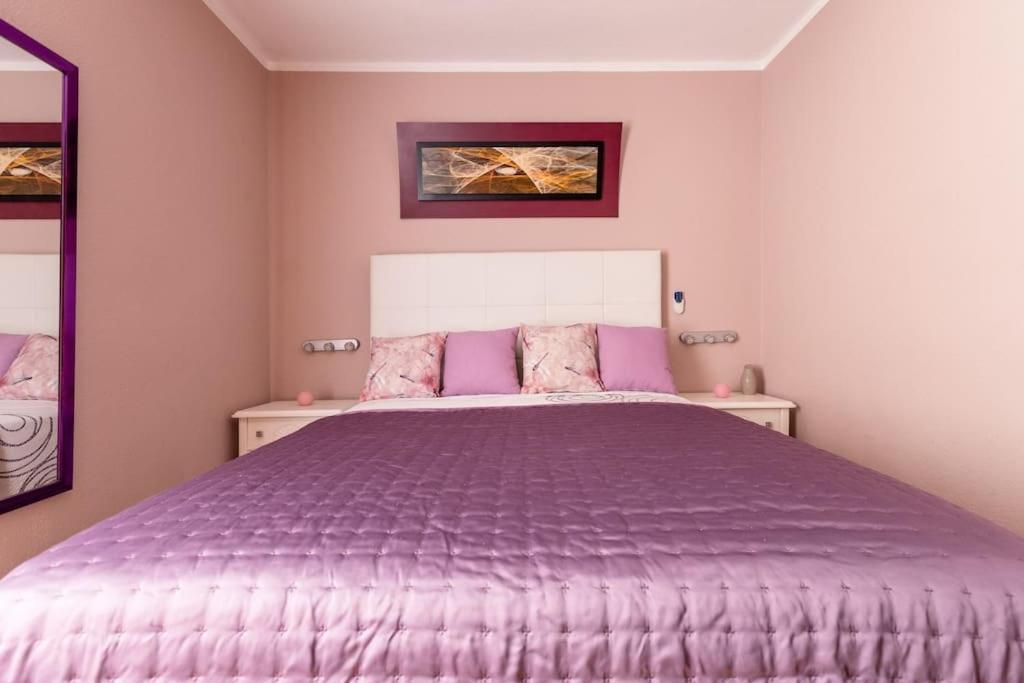 Martianez Playa: Coastal Location Apartment