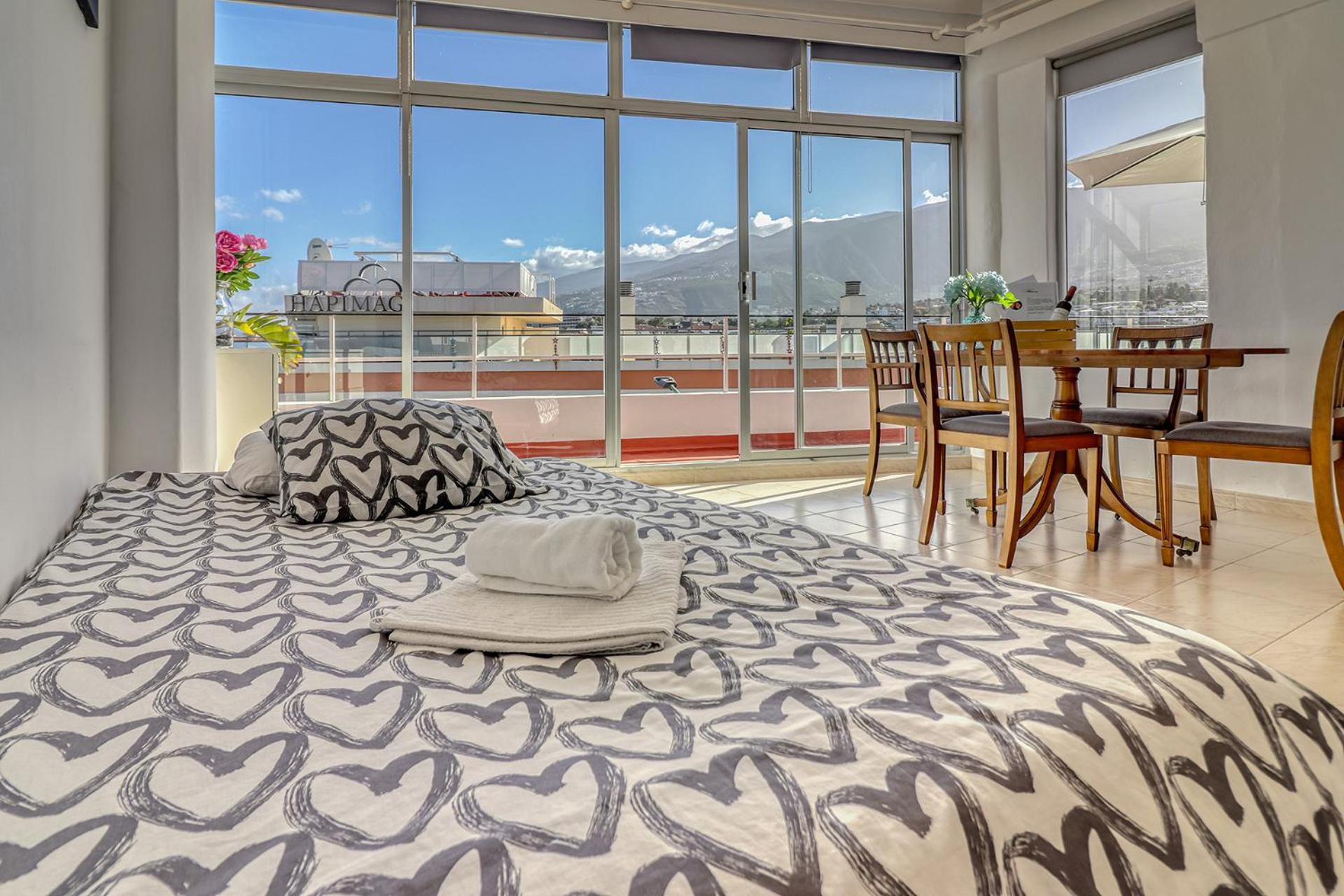 Spacious Penthouse With King-size Bed, Huge Terrace, Ocean & Teide View * Puerto de la Cruz (Tenerife)