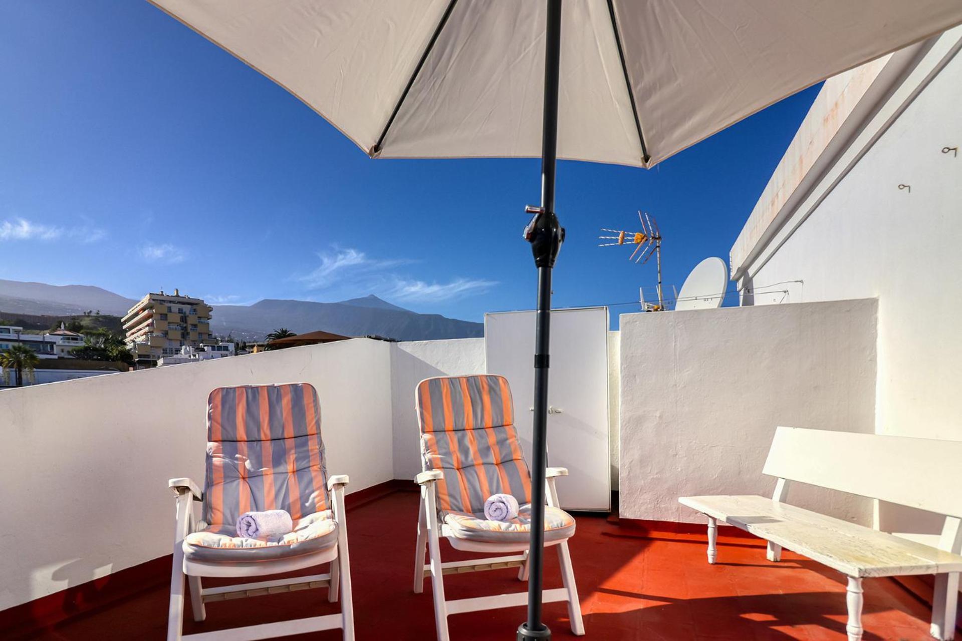Apartment Spacious Penthouse With King-size Bed, Huge Terrace, Ocean & Teide View Puerto de la Cruz (Tenerife)
