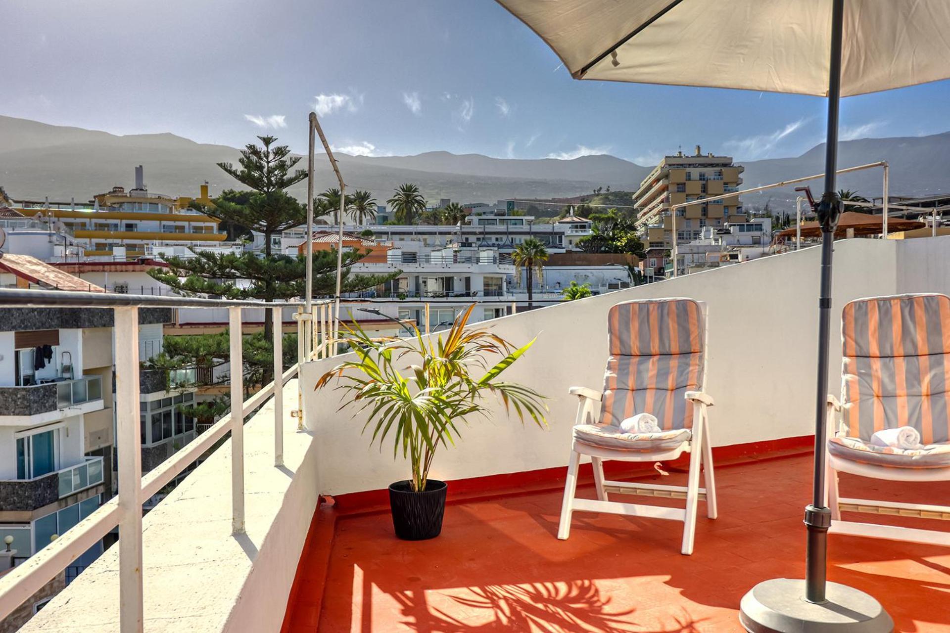 Apartment Spacious Penthouse With King-size Bed, Huge Terrace, Ocean & Teide View Puerto de la Cruz (Tenerife)