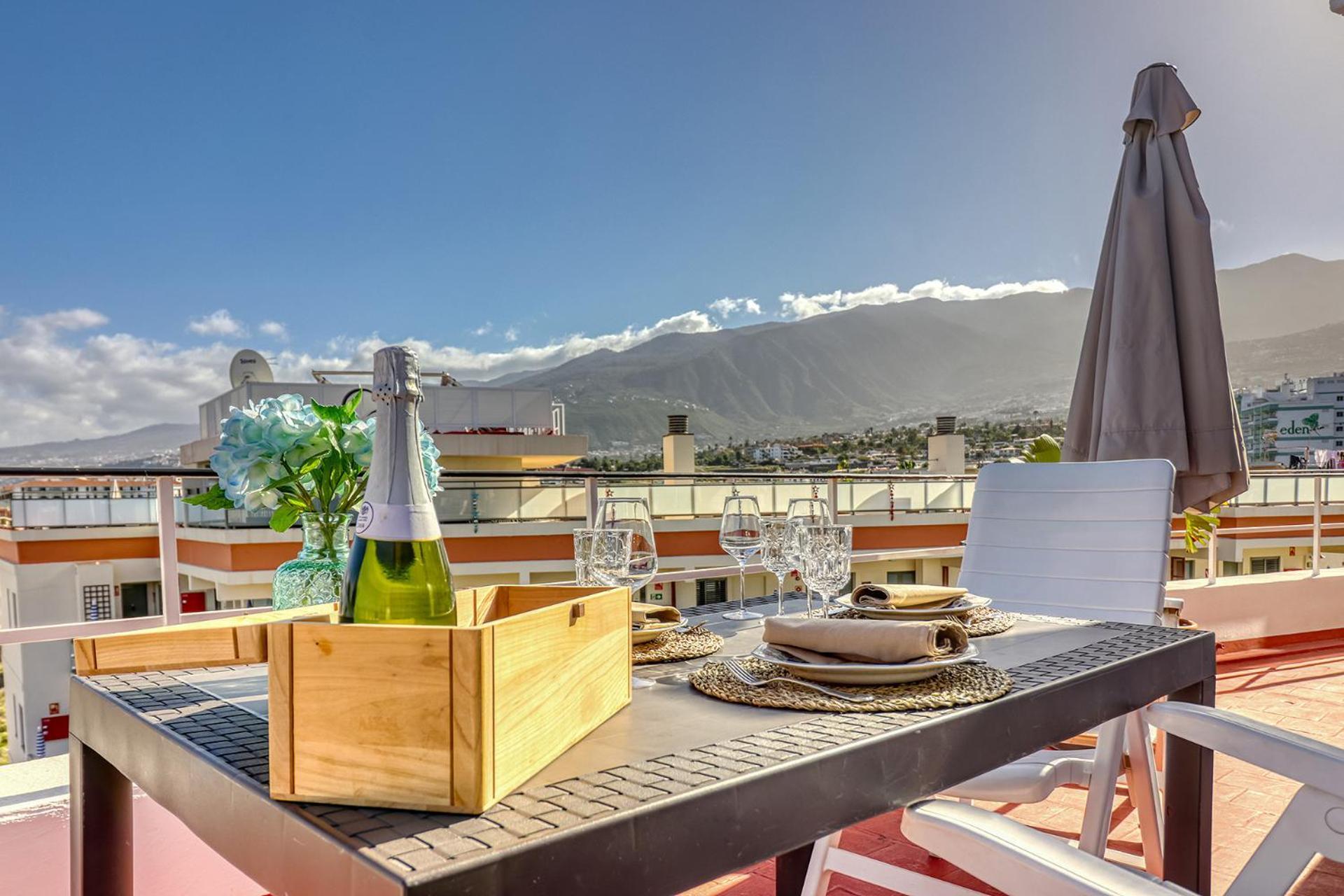 Spacious Penthouse With King-size Bed, Huge Terrace, Ocean & Teide View Apartment Puerto de la Cruz (Tenerife)