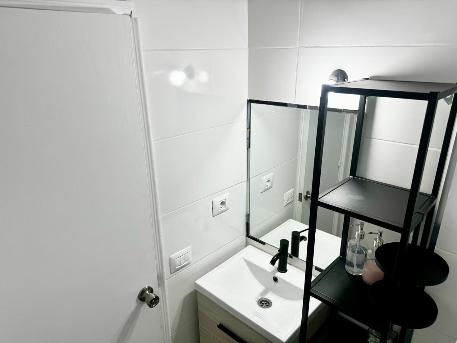 Ocean Breeze Oasis In Huoneisto *