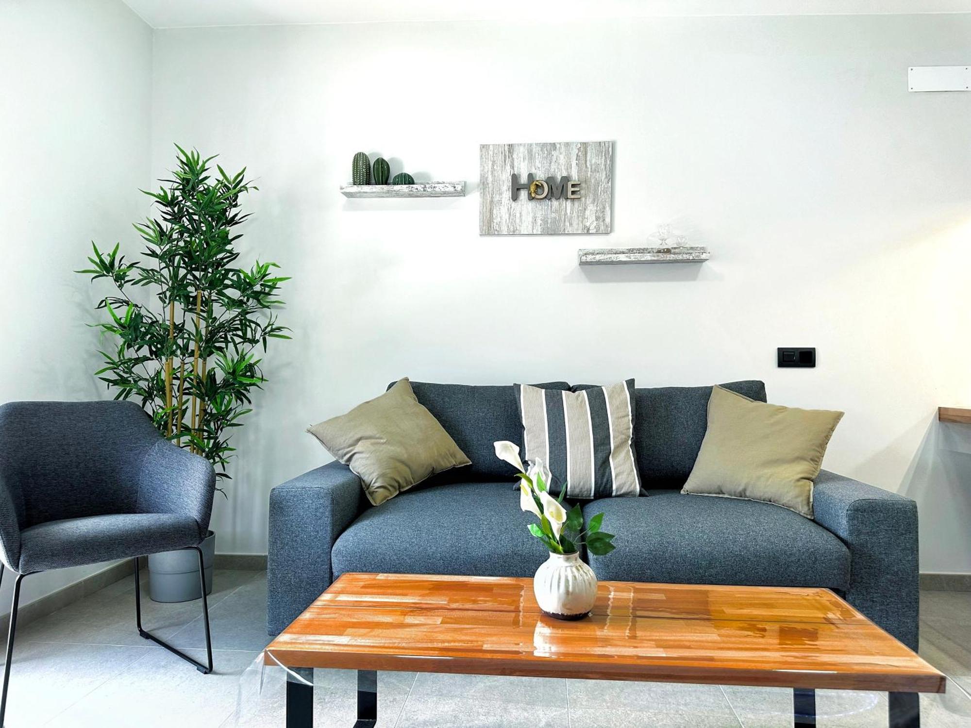 Modern Oasis - Pool, Gym & Tennis Apartment