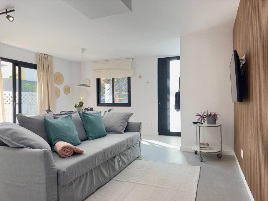 Apartment Stylish And Flat -