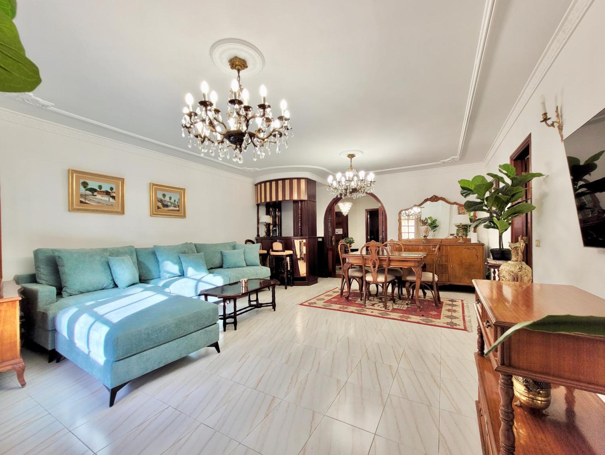 Apartment The Balcony House With Free Parking *