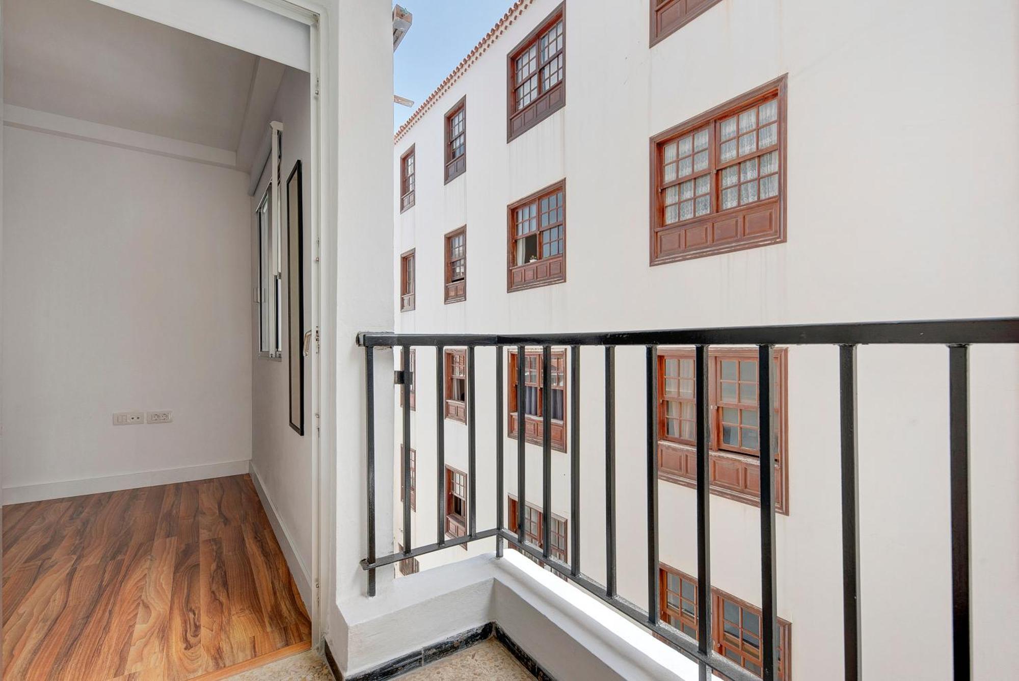 Aigon Apartment *