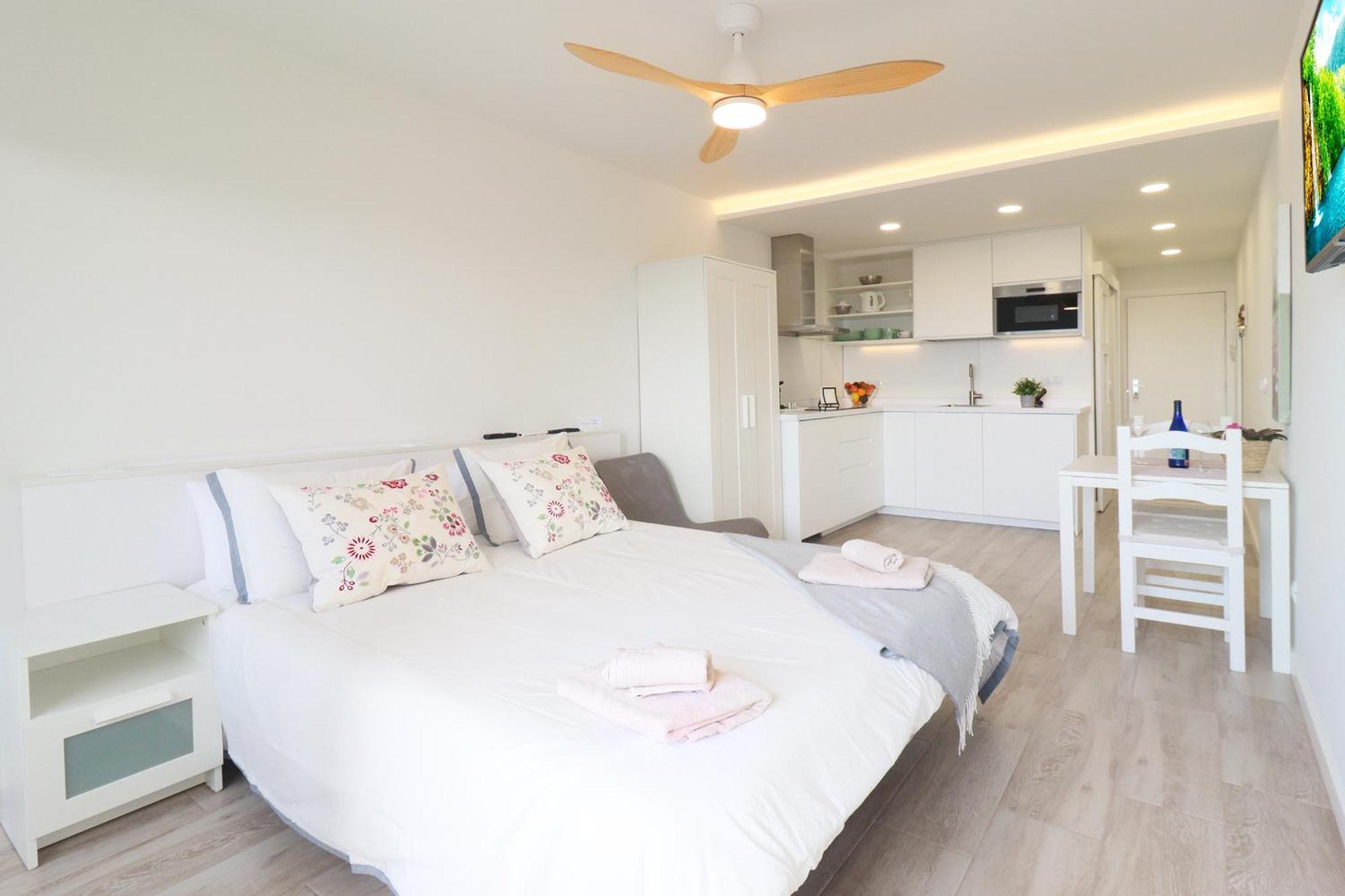 Sun-sea Apartment *