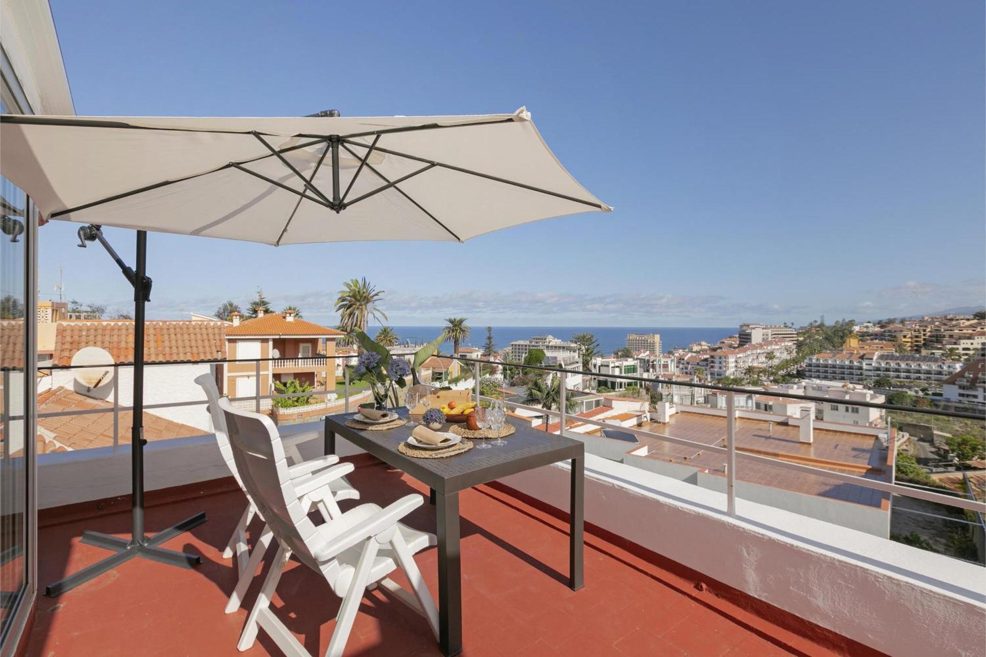 Spacious Penthouse With King-size Bed, Huge Terrace, Ocean & Teide View * Puerto de la Cruz (Tenerife)