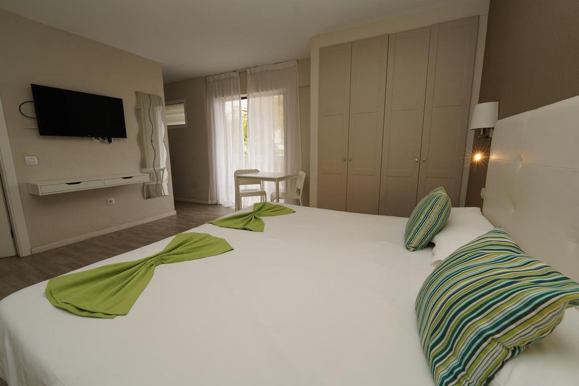 Rf San Borondon Hotel