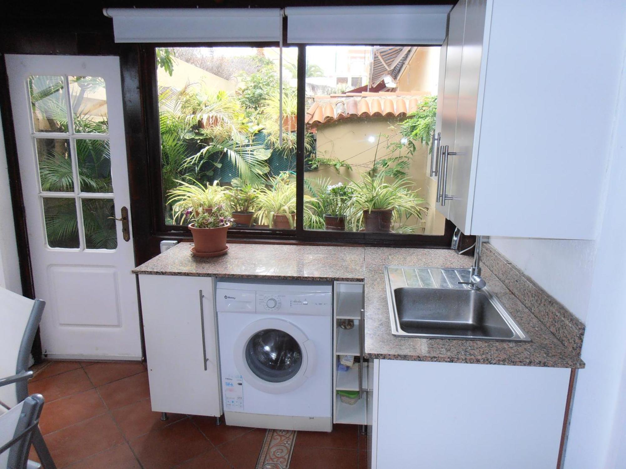 Oasis Garden Apartment *