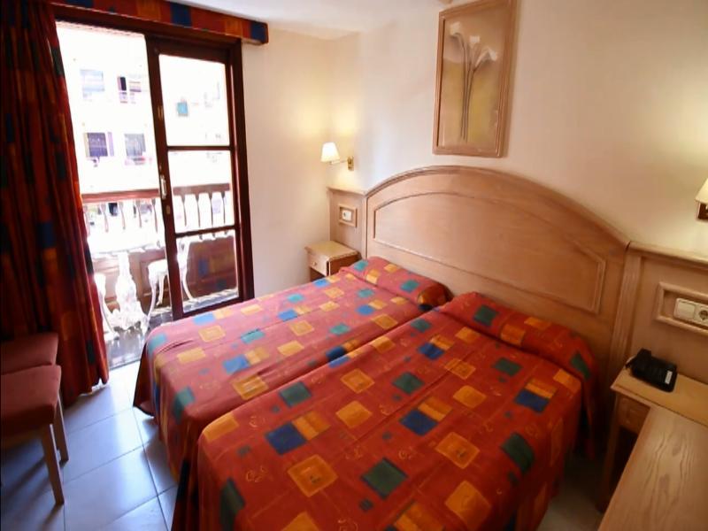Park Plaza Hotel 2*