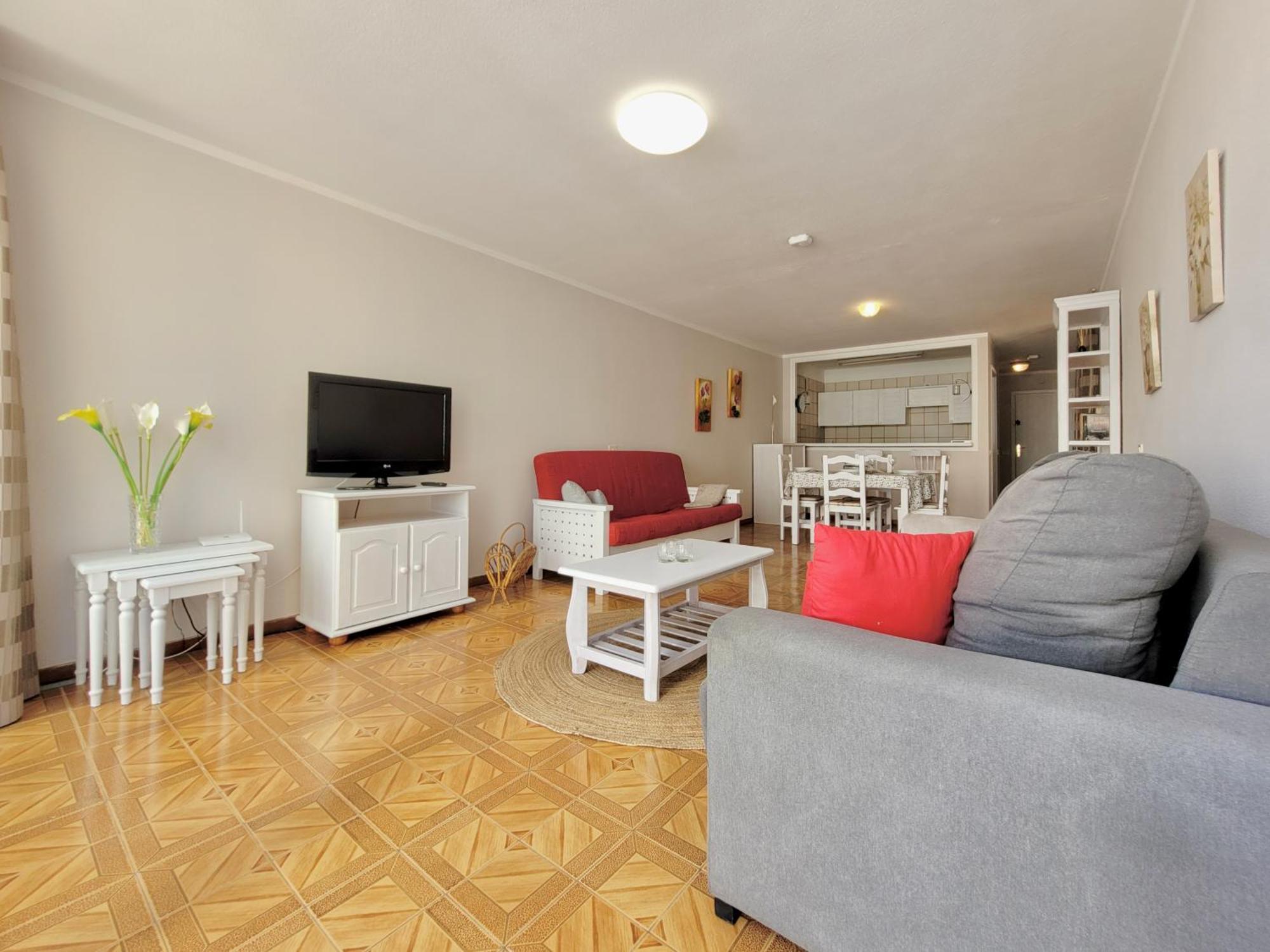 Silvana Sunny Daire