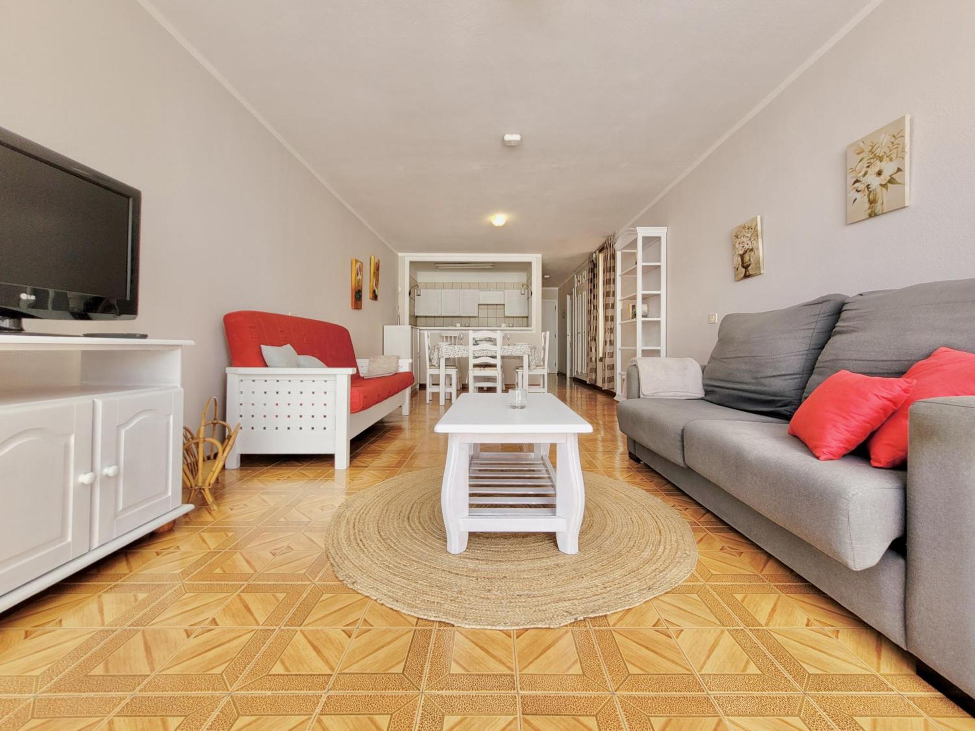 Silvana Sunny Daire
