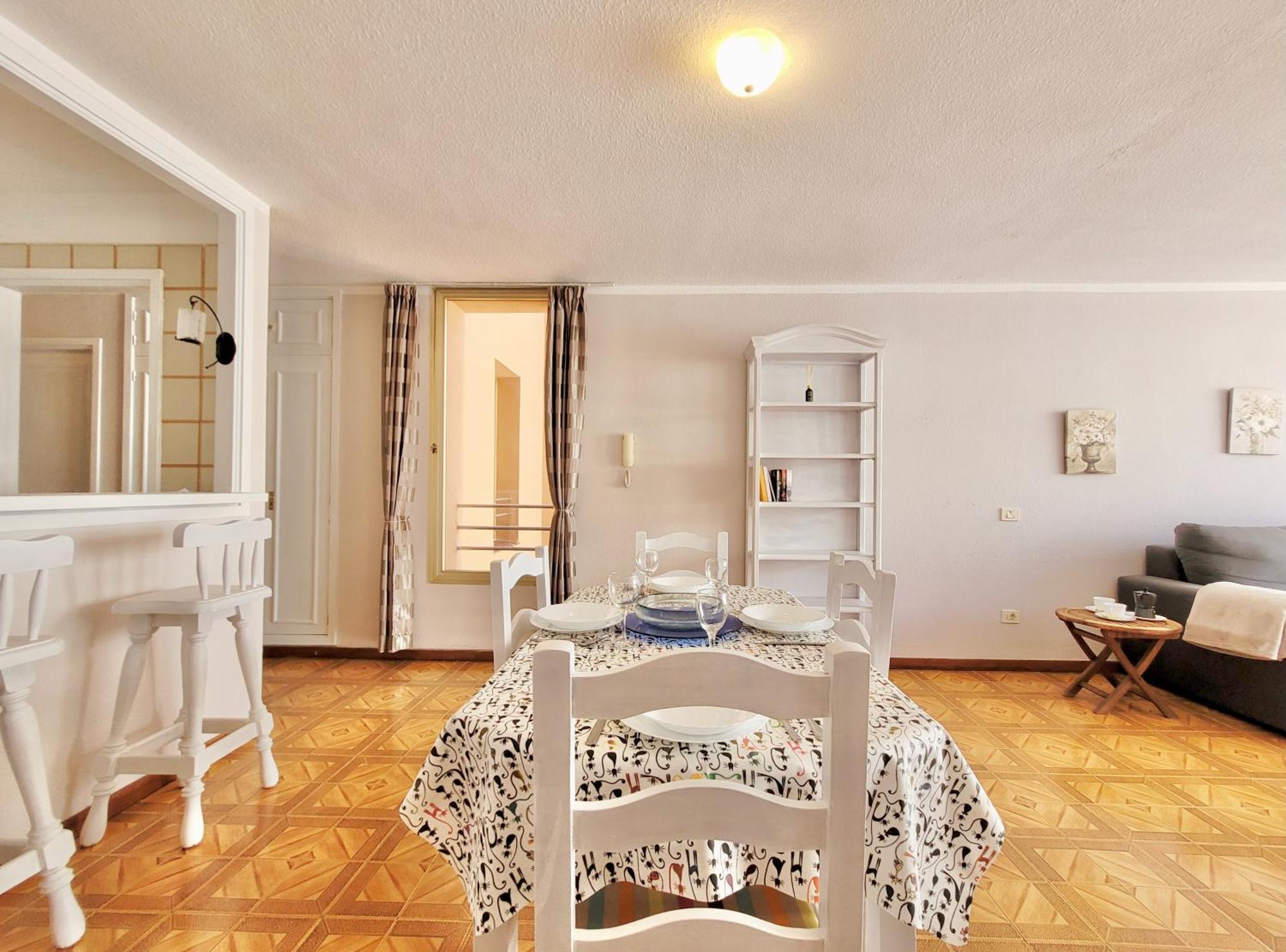 Silvana Sunny Daire