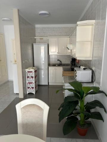 Daire Terrassen Wohnungen, Direkt Am Strand, 25 M Beheiztem Pool, Wifi Free, Free Parking