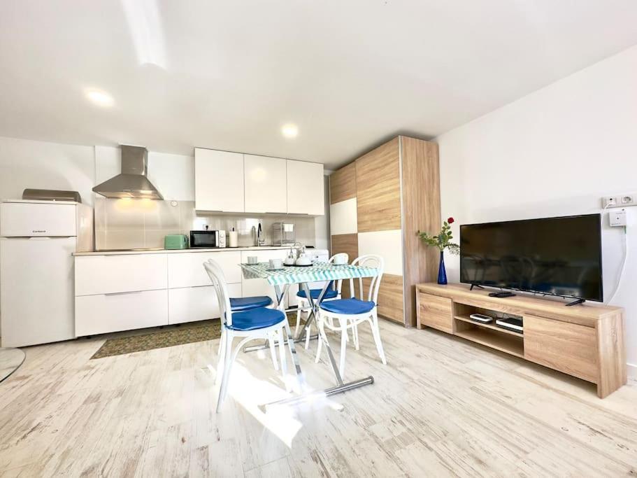Down Floor In Centre Apartamento *