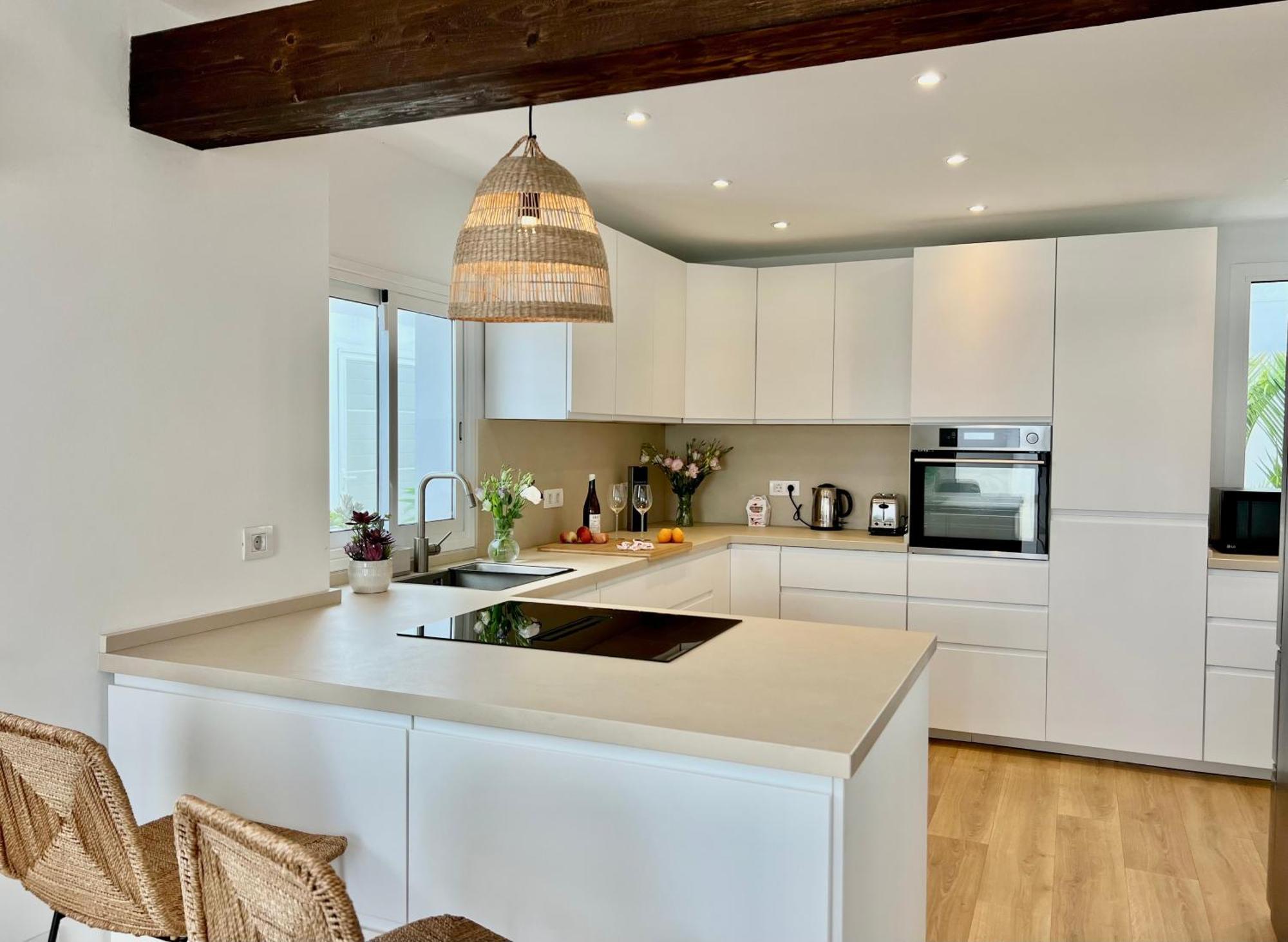 Luxurious With Heated Pool And Ocean Views Villa *