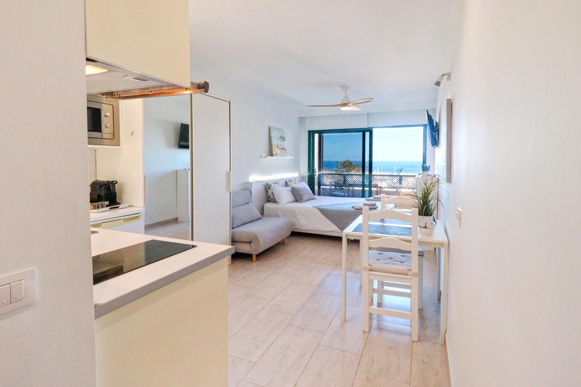 Sun-sea Apartment *
