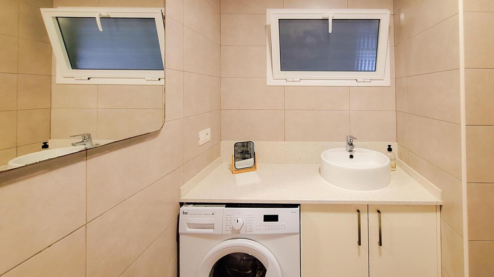 With Balcony And Sea View Apartament *