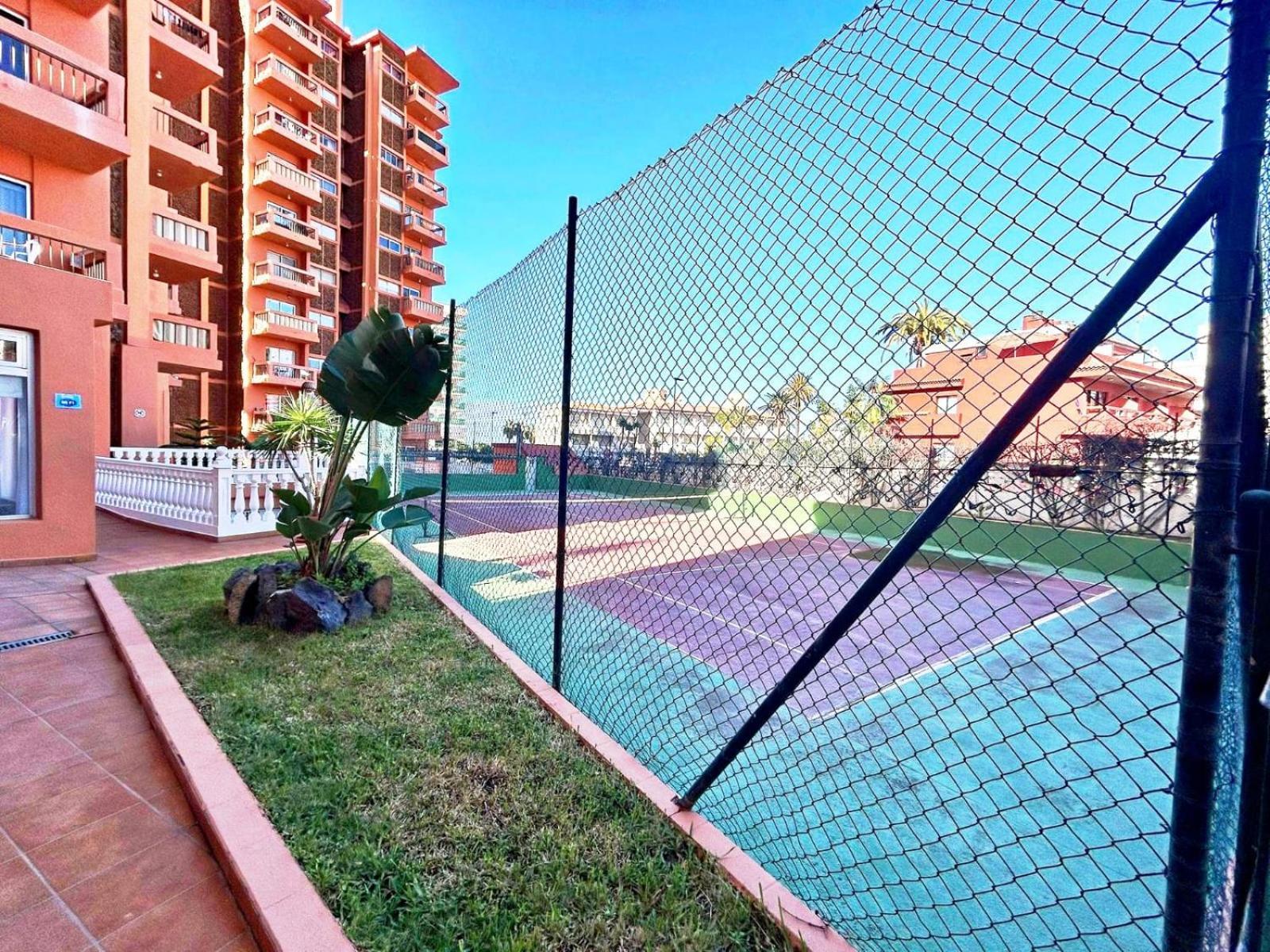 906 Valle Lu
