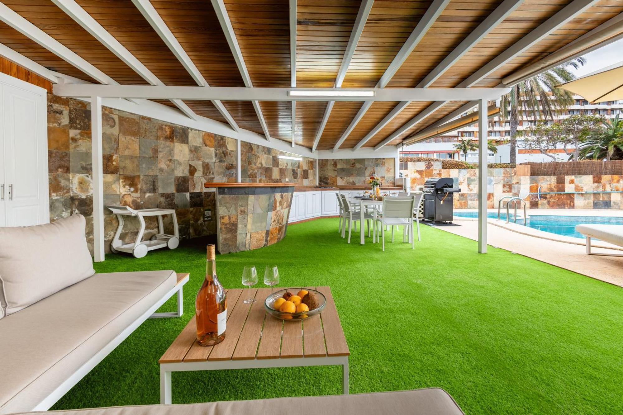 Luxury With Heated Pool, Jacuzzi, Gym, And Gardens Puerto de la Cruz (Tenerife)