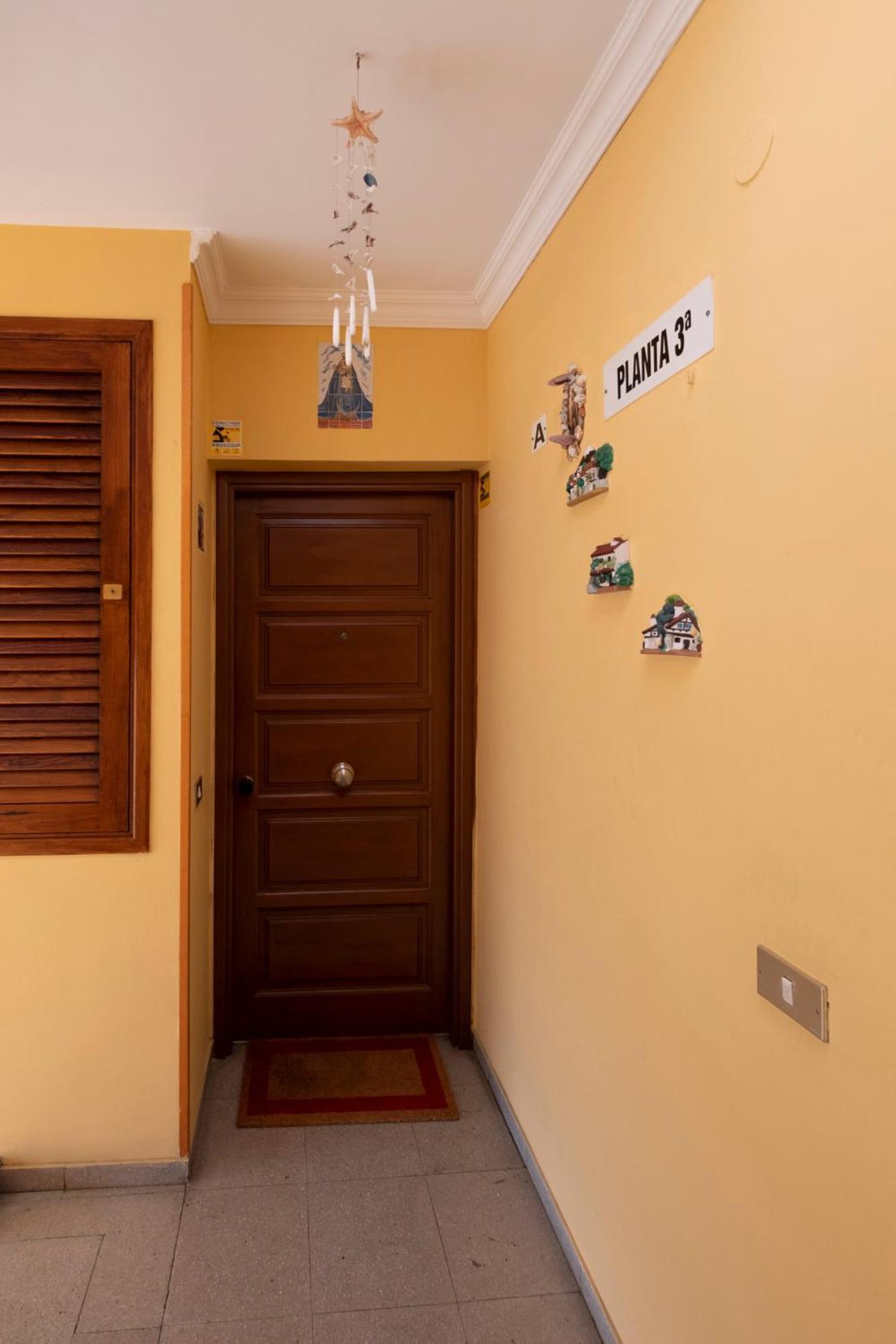 Spacious And Bright Summa Haus Apartment