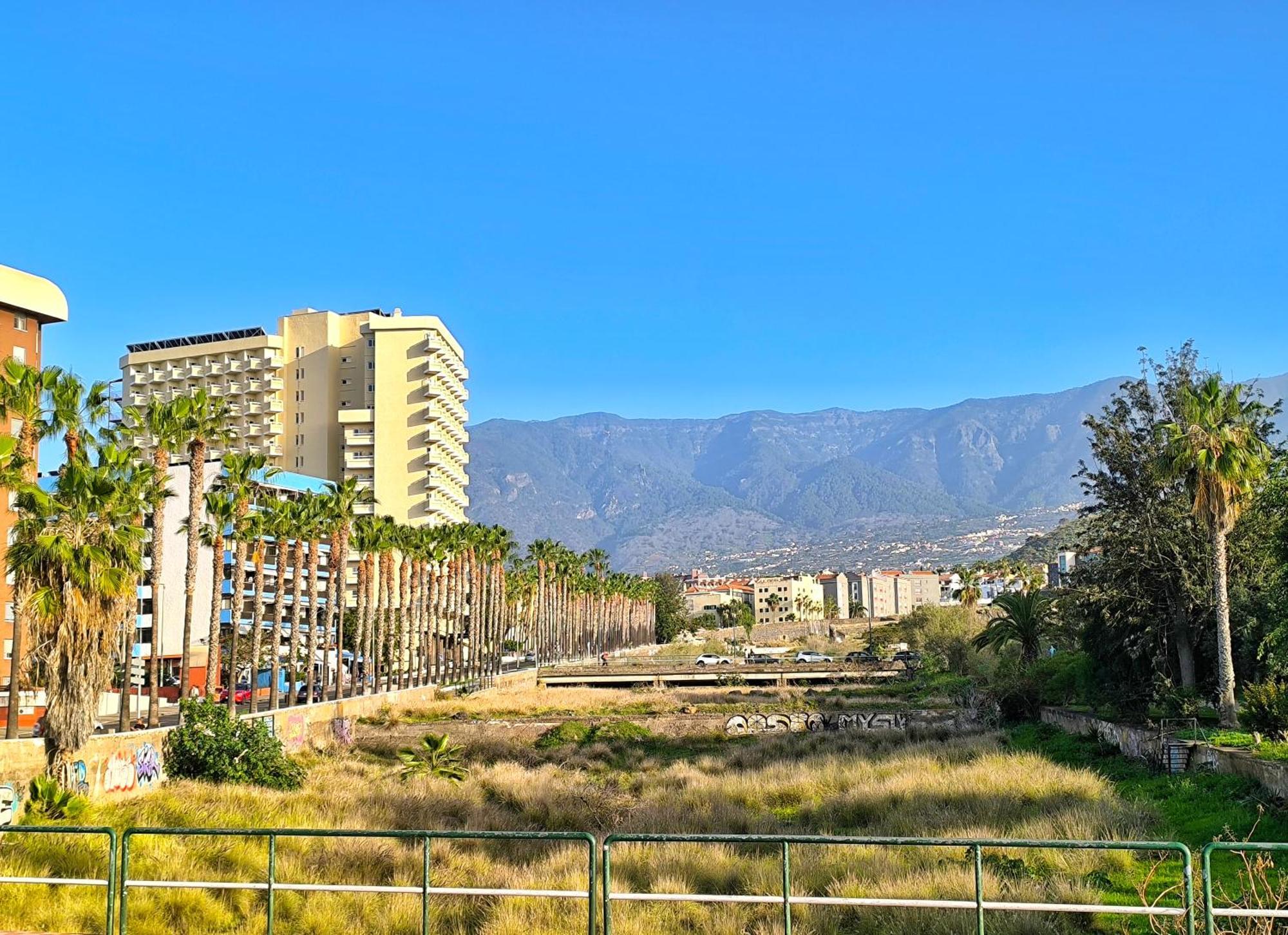 Apartment Atlantico - Pool, Ac, Parking, Close To The And Center