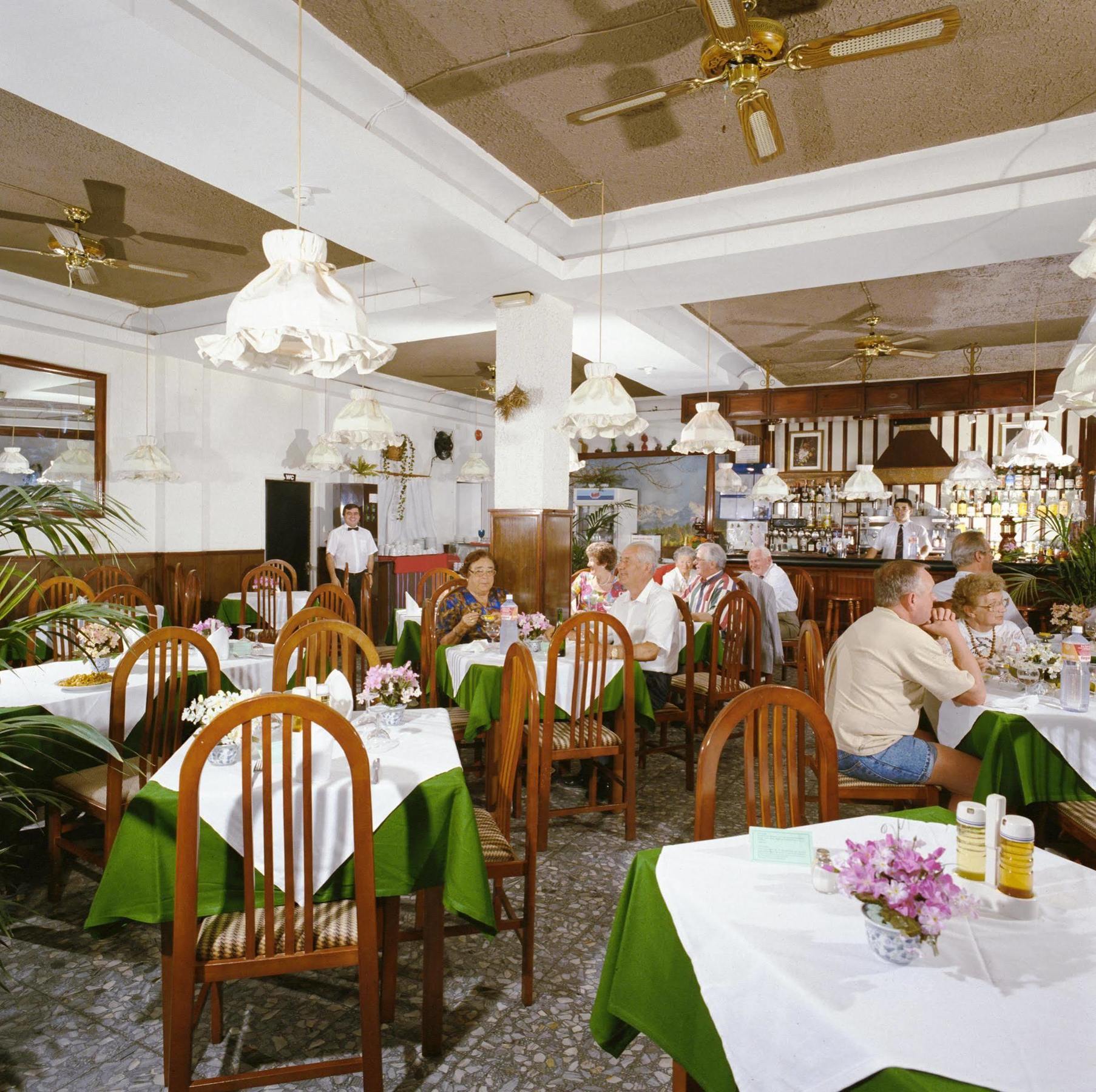 Park Plaza 2*