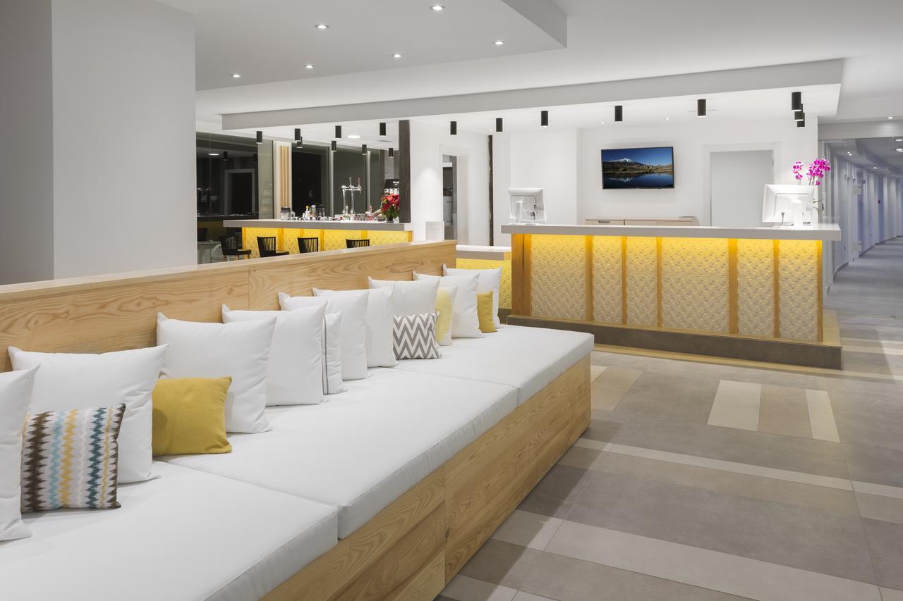 Atlantic Mirage & - Adults Only