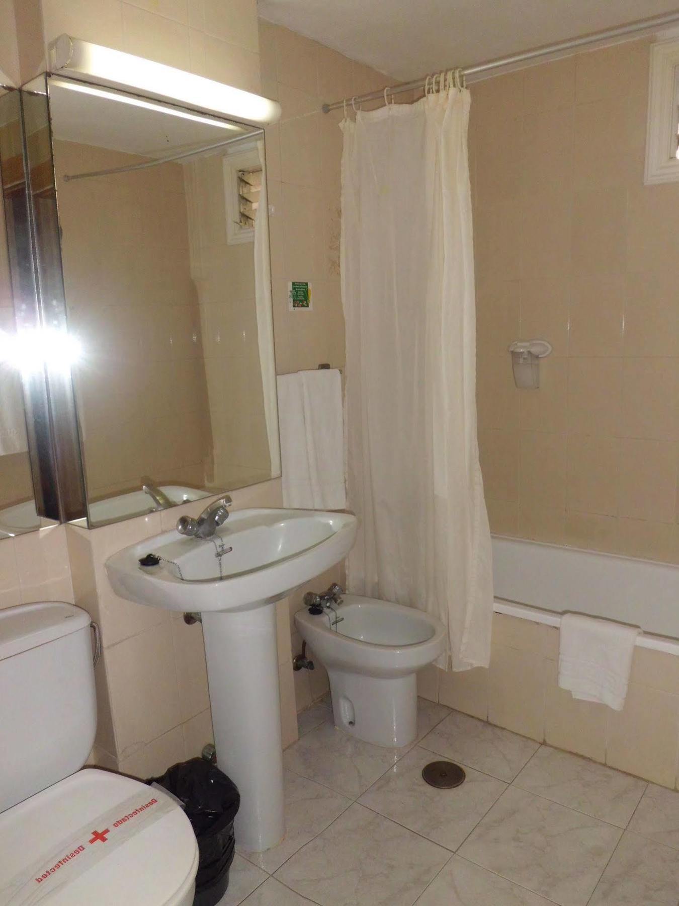 Park Plaza Hotel 2*