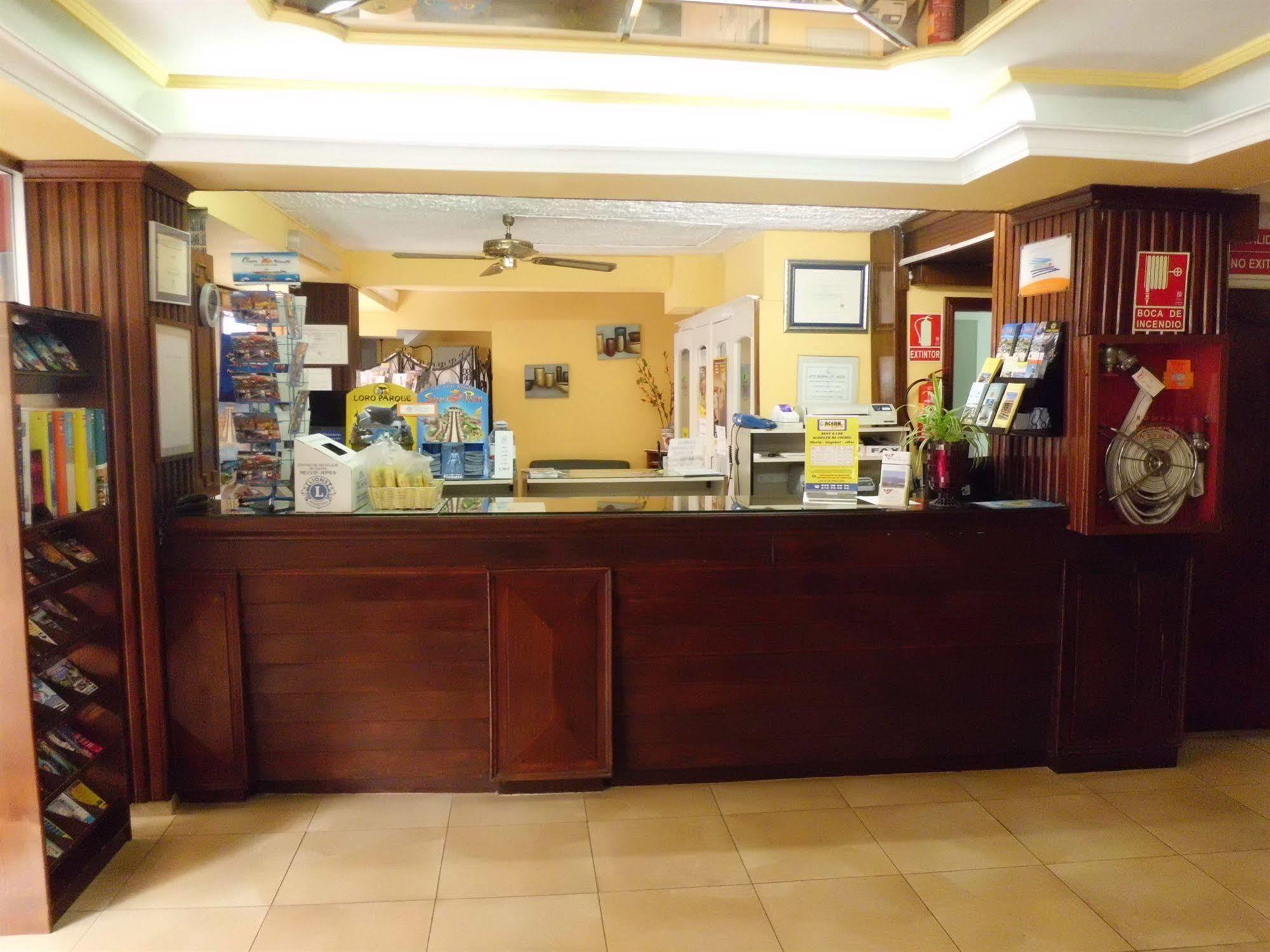 Park Plaza 2*