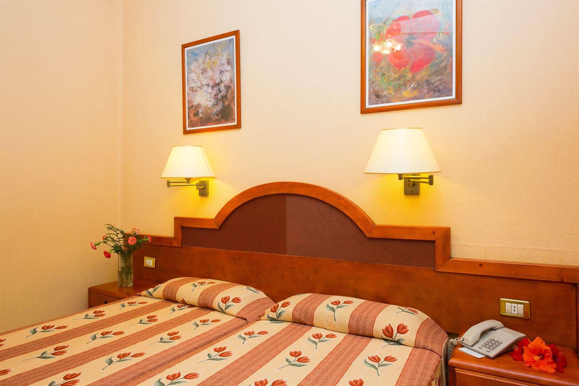 Otel Monopol 3*
