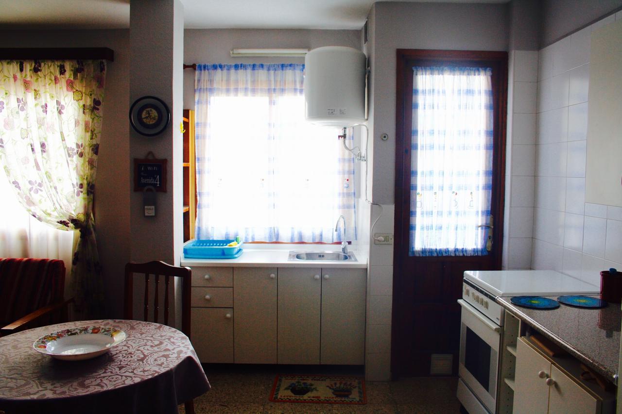 Avenida 4 *