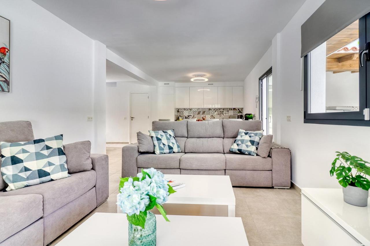 Modern With Elevator, Patio Kitchen, Loro Parque View & Heated Pool Appartement *