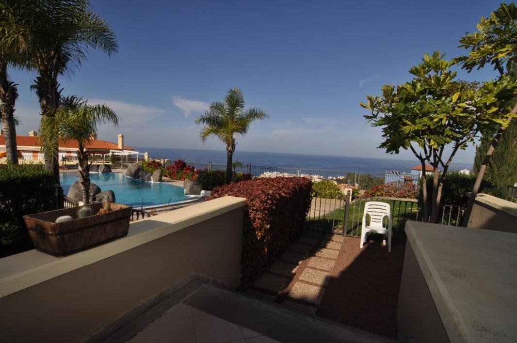 Apartment Pool Meerblick