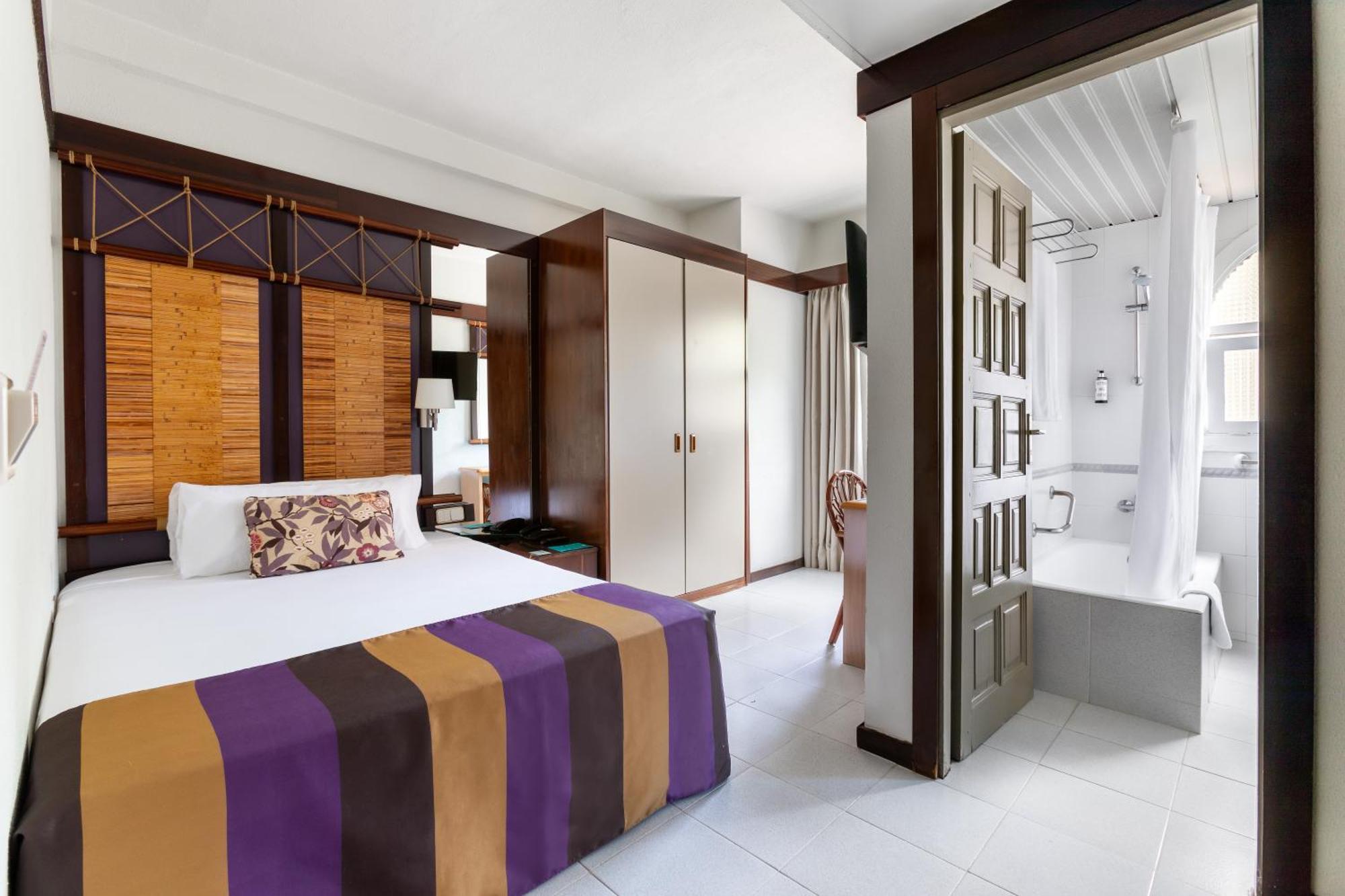 Parque San Antonio Hotel 4*