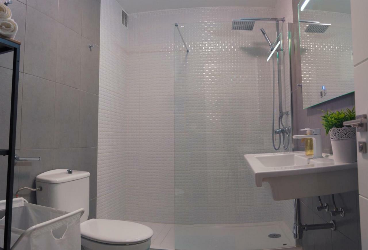 Centrico Apartamento Con Balcon Cerca De La Playa *